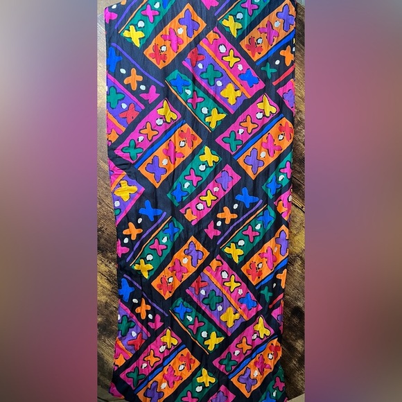 VINTAGE: Stephanie by Suzelle | Abstract Pop Art
To Wear Silk Scarf - Picture 3 of 7